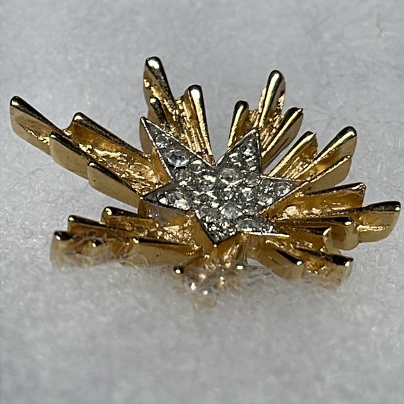 Trifari Single - Picture 11 of 11